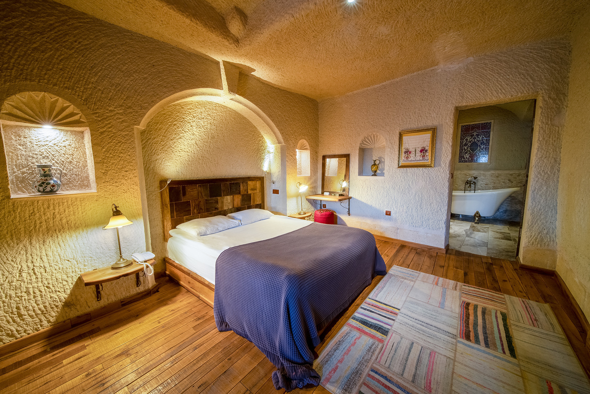 Manzaralı Mağara Suitler